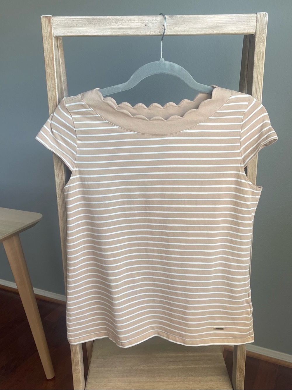 ANNE KLEIN Scalloped Neckline Striped Top Size M Cotton Coastal Classic Career